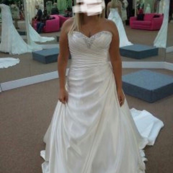 Beautiful sweetheart style wedding dress - Picture 7 of 7